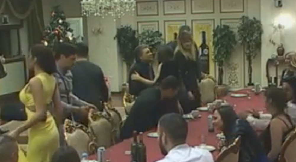 Tijanin dekolte u prvom planu! (FOTO)