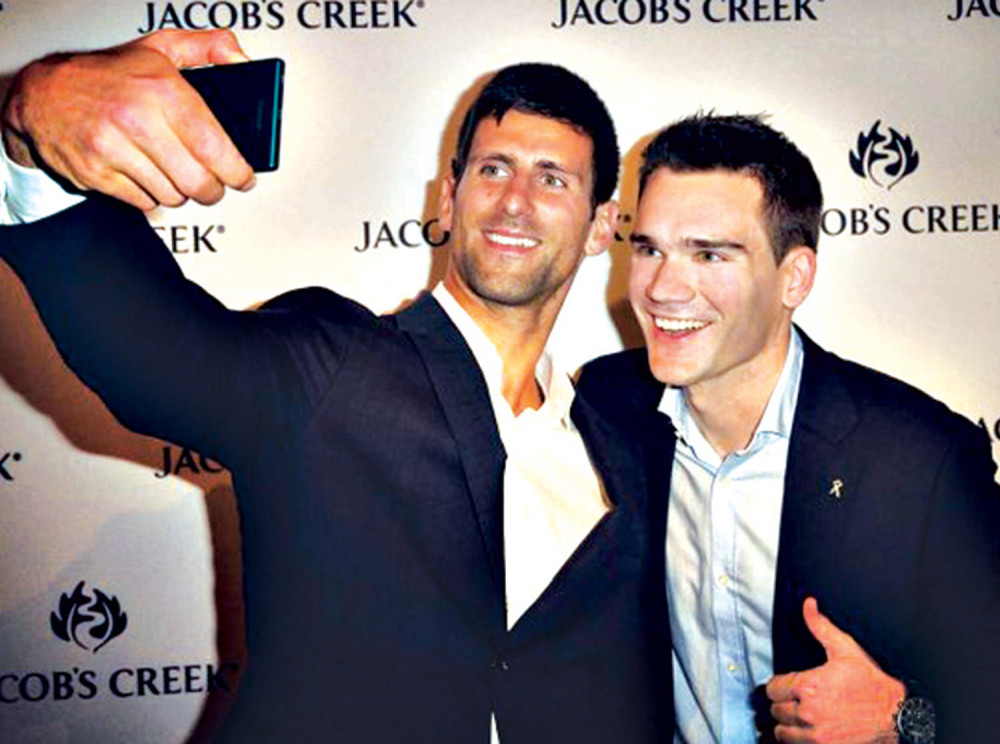 Nole prigrlio Perića!