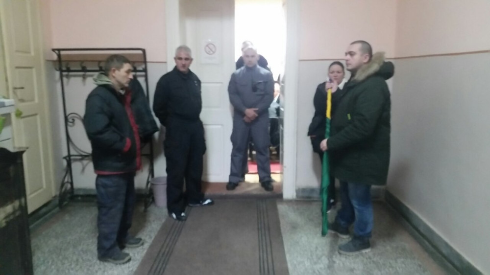 Suzavac ispred opštine, smenjen predsednik iz redova DS