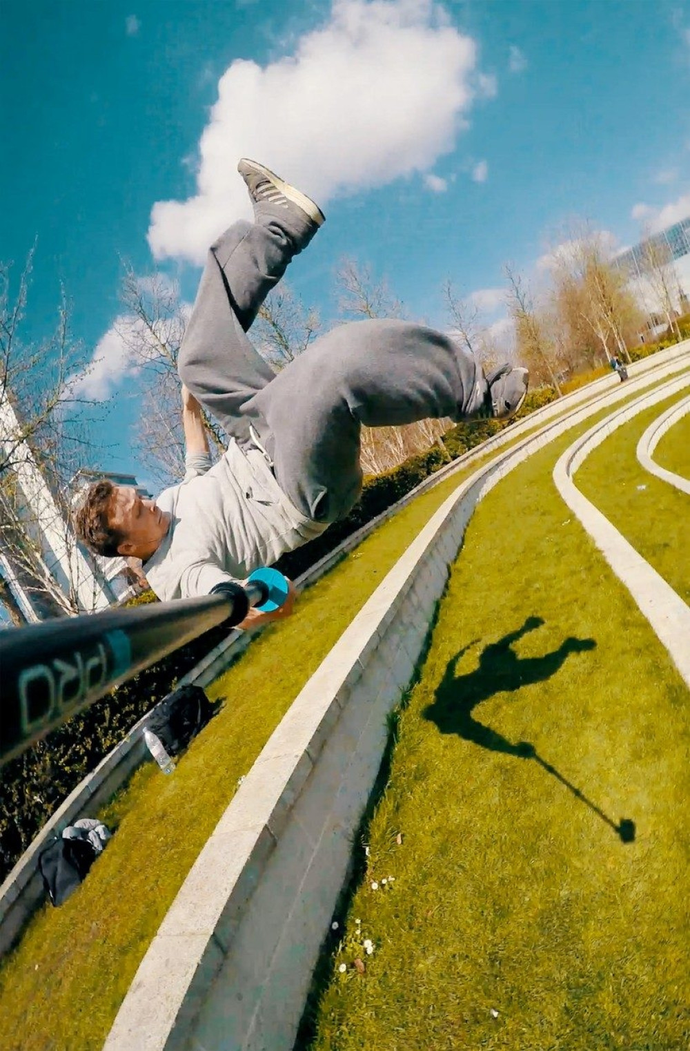 Snima selfije dok trči i skače (FOTO+VIDEO)