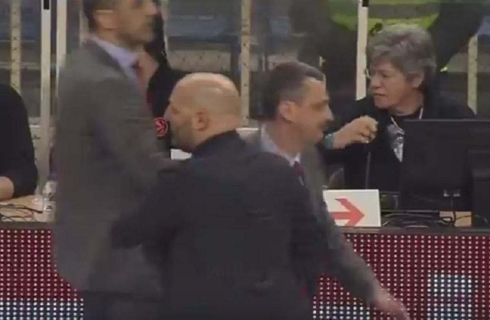 Zvezdin pomoćnik izbegao rukovanje sa Saletom (VIDEO)