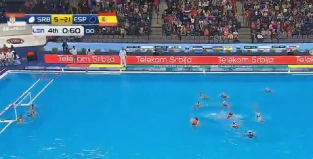 Golčina Jakovljevićeve sa pola bazena (VIDEO)