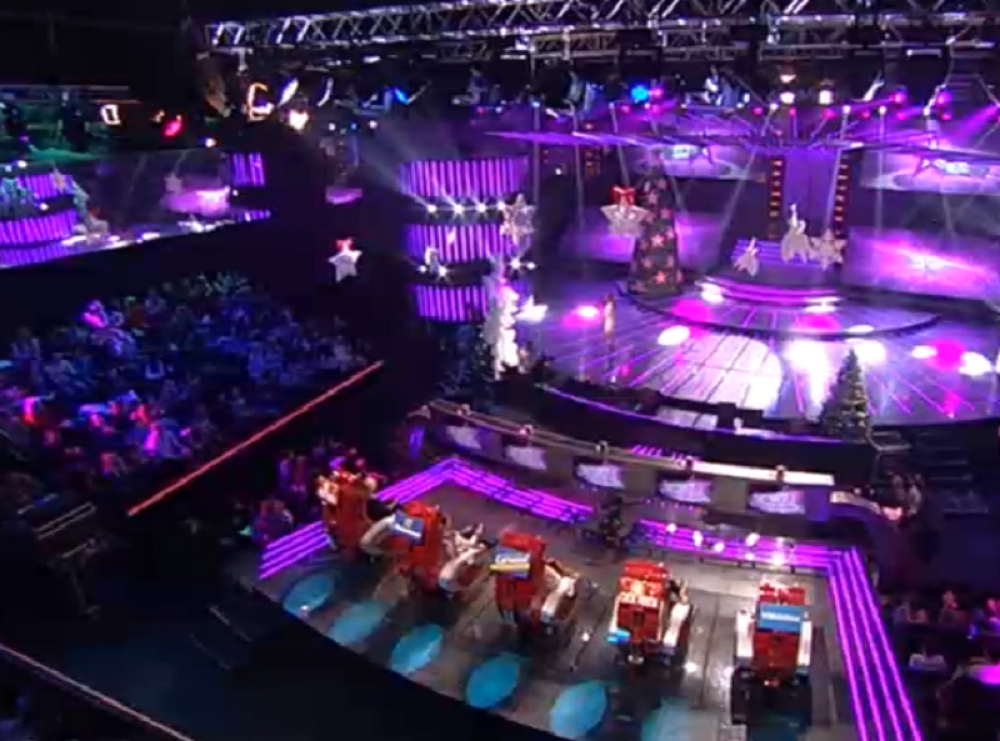 Njega u crvenoj stolici niste očekivali! (VIDEO)