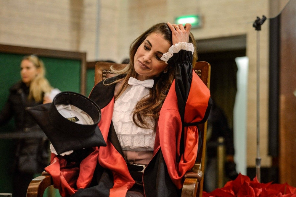 Kraljica odgovorila na karikatruru "Šarli Ebdoa"