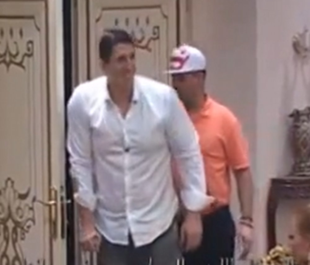 Kristijan ušao u "Parove", Zmaj napravio haos! (VIDEO)