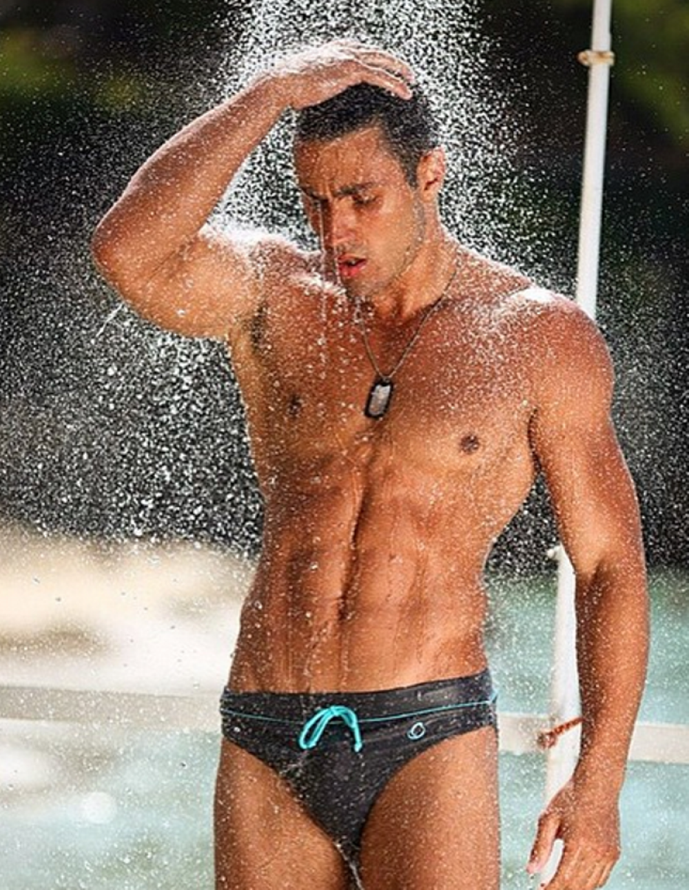 Evo kako izgleda Cecin dečko u gaćicama! (FOTO)