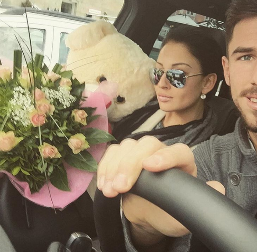 Kaću šutnuo fudbaler