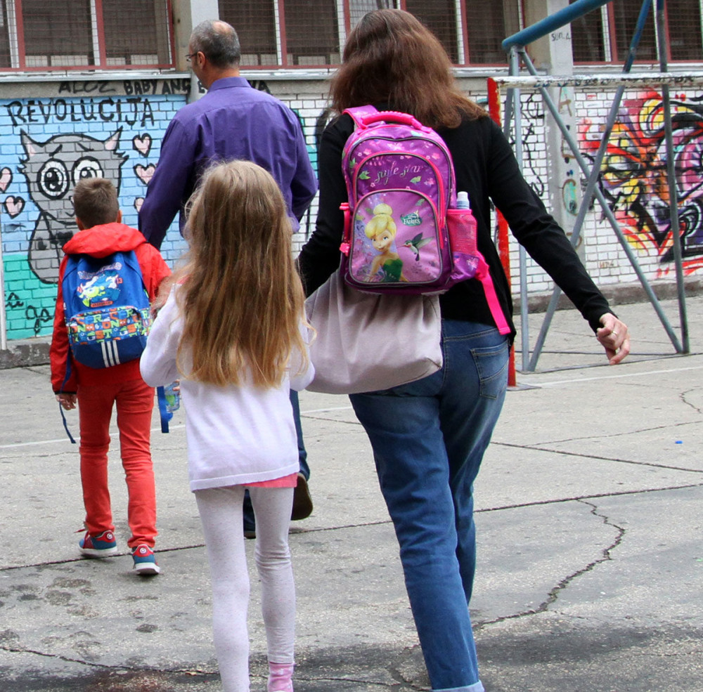 Petakinja vršnjacima pustila pornić u učionici!