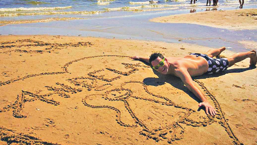 Bojan devojci šalje slike i ljubavne poruke