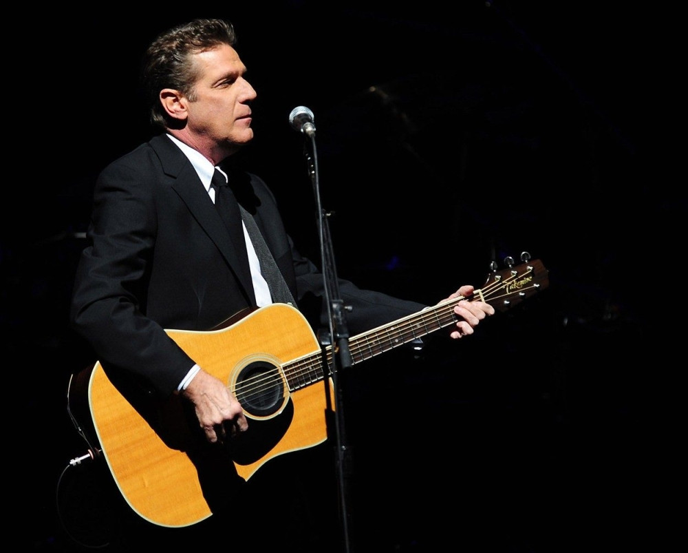 Umro Glen Fraj, gitarista grupe Igls