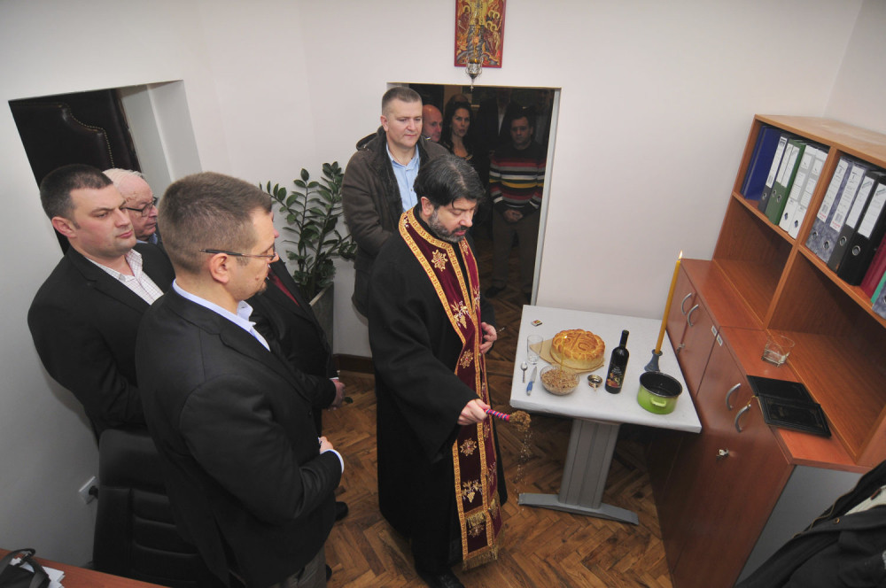 Novim Sadom opet teče sveta vodica!