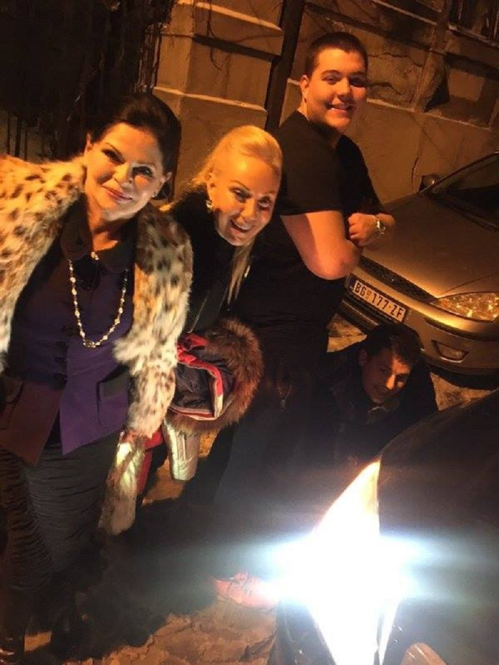 Devin pomogao Breni u nevolji (FOTO)