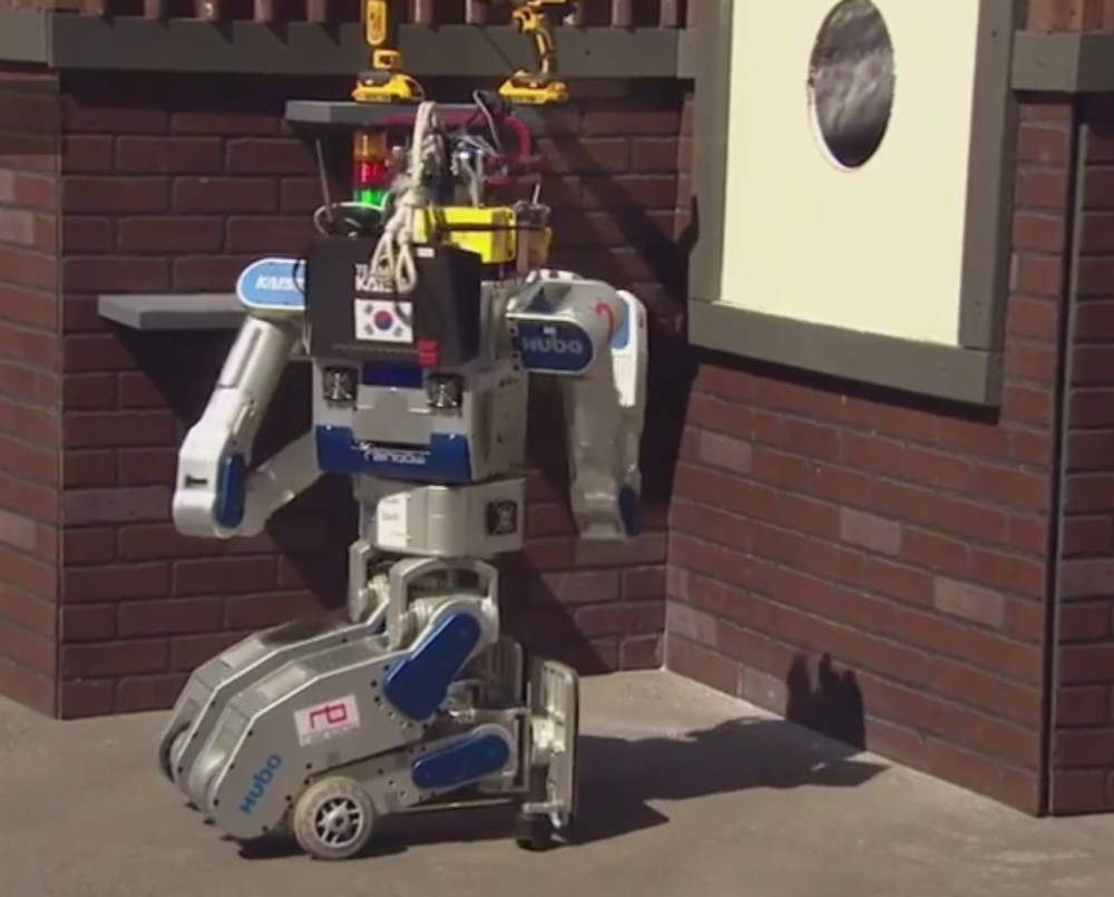 Glavna faca na Forumu u Davosu je robot (VIDEO)