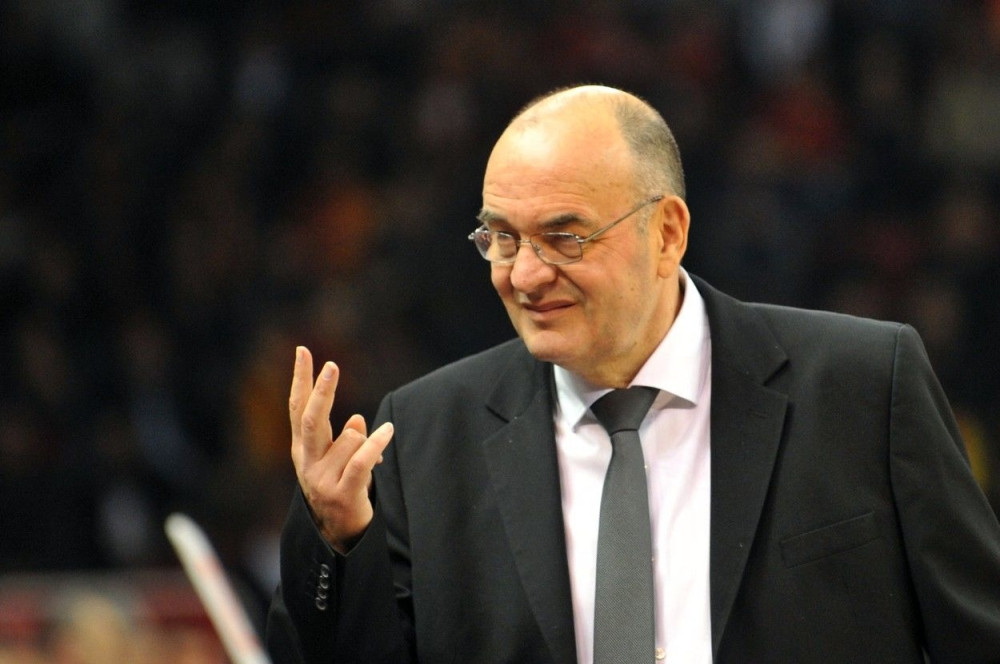 "Treba Dule da se vrati pa da vam sedne na kičmu, sram vas bilo!"