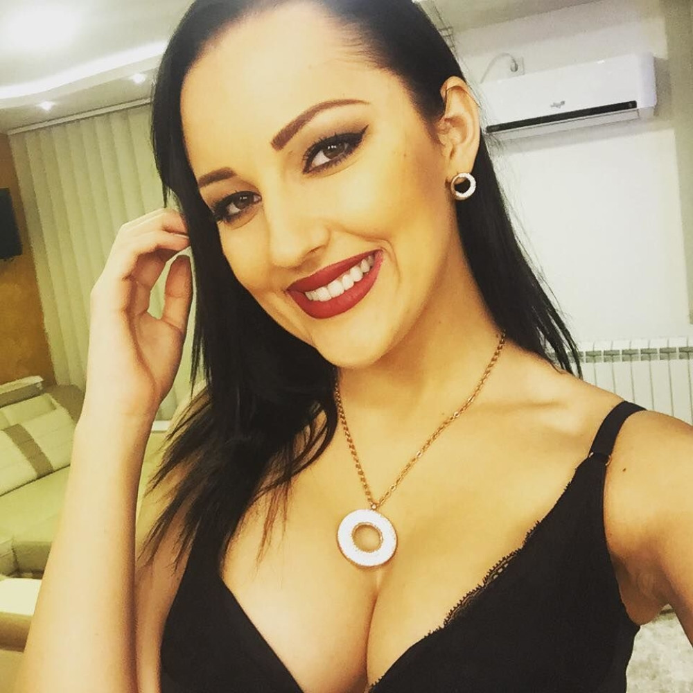 Brenina snajka pre plastičnih operacija! (FOTO)