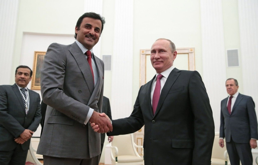 Putin poklonio sokola katarskom emiru (VIDEO)