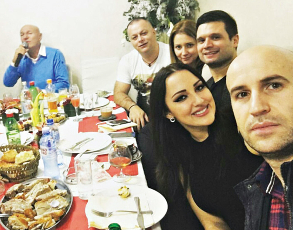 Šaban slavio i pevao kolegama!