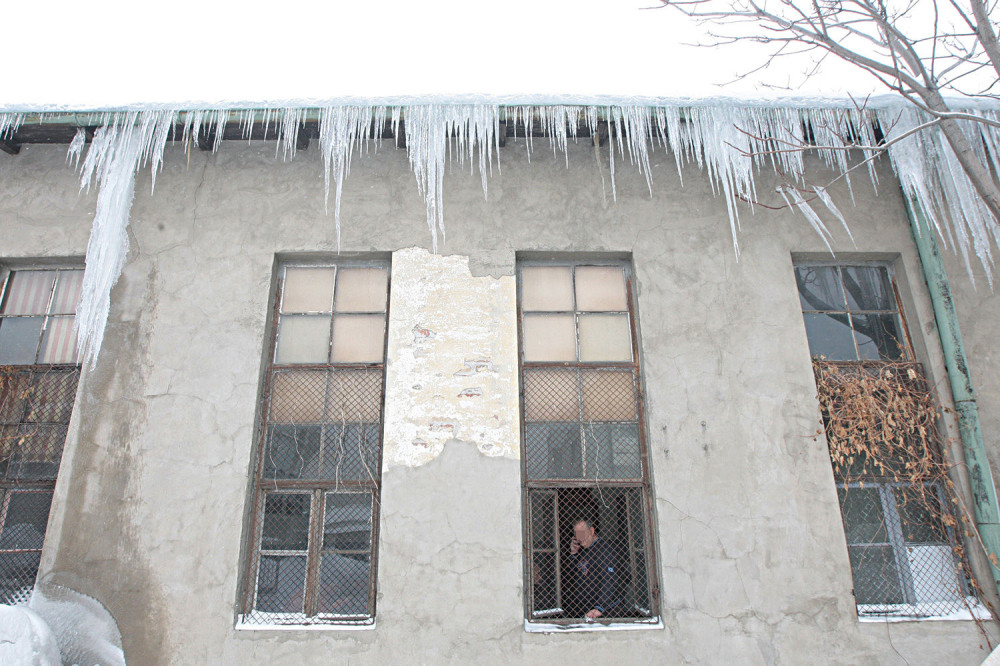 Pazite, padaju ledenice!