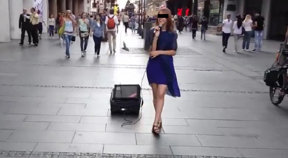 Devojčica iz Kneza vara ljude za novac!