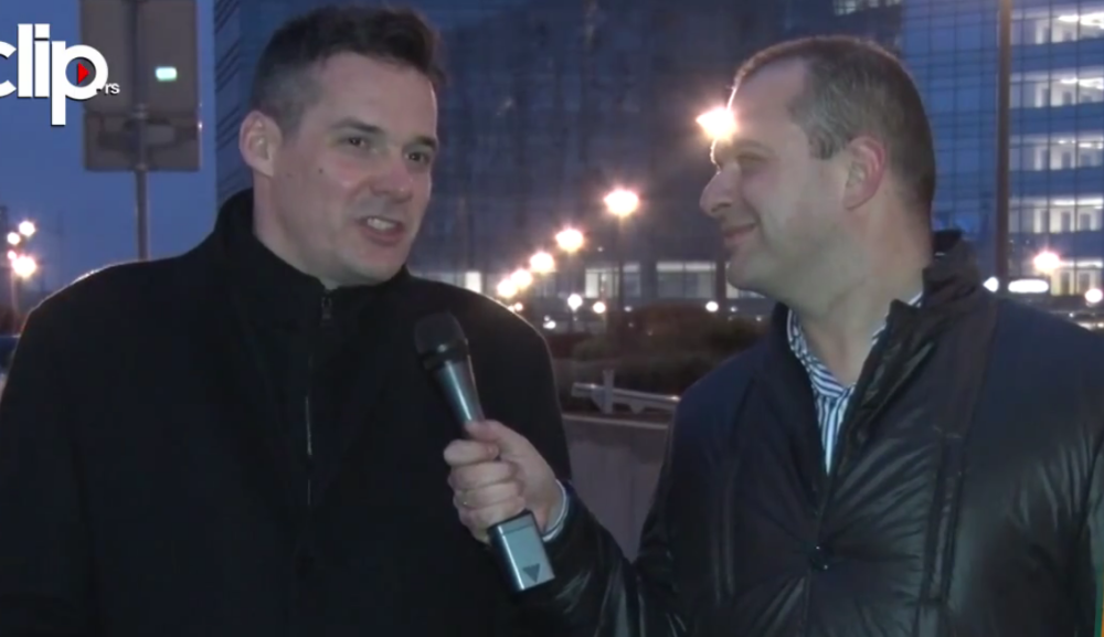 Poznati glumac ne može da dovede devojku kući (VIDEO)