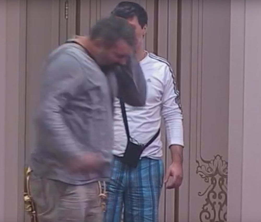 Miki se udarao pesnicama u glavu! (VIDEO)