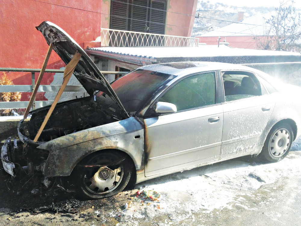 Zapalio komšiji automobil zbog struje!