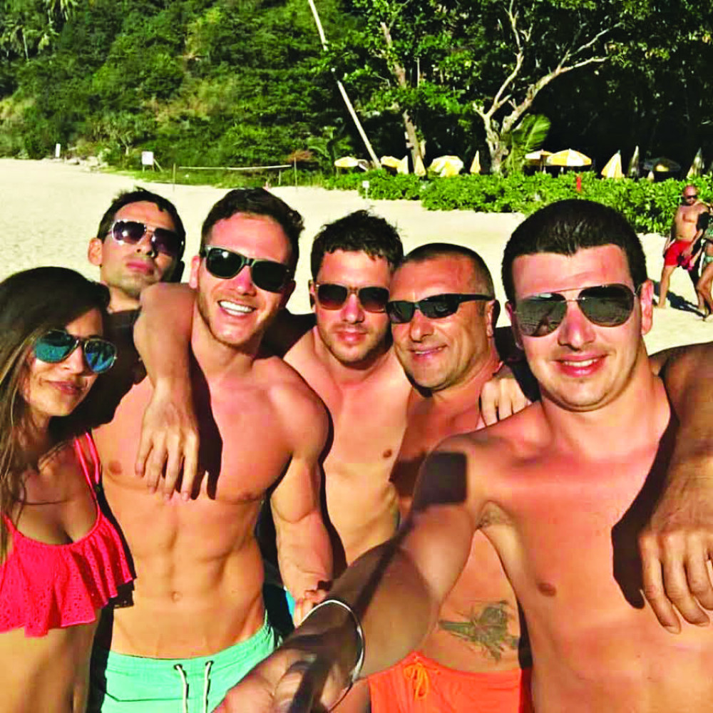 Saši se pridružila devojka u Tajlandu