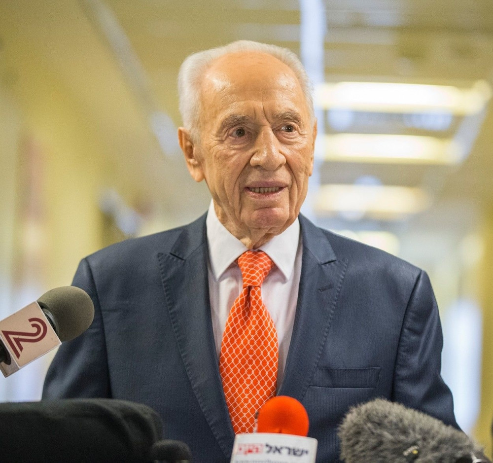 Šimom Perez prebačen u bolnicu!