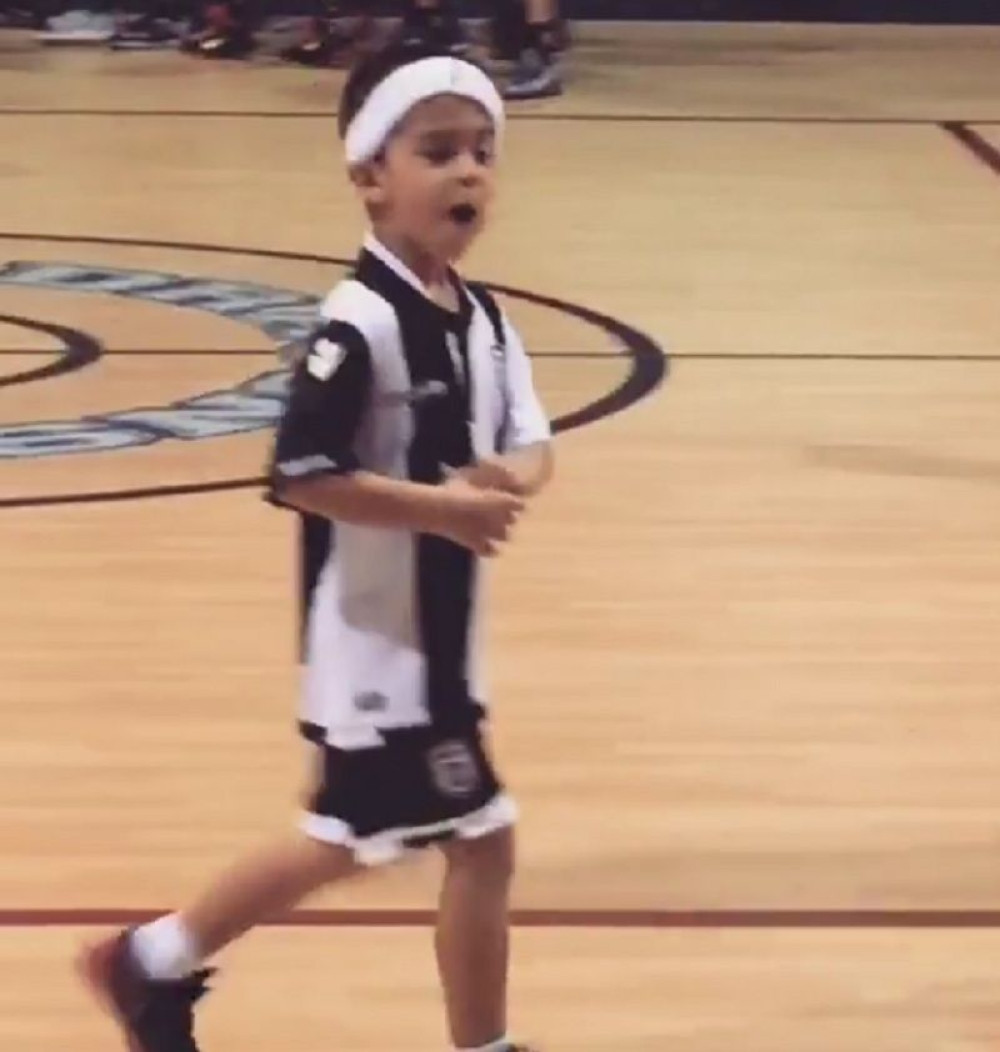 Sin Peđe Stojakovića trenira u crno-belom dresu (VIDEO)