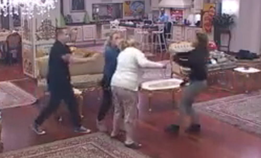 Slađa udarala i čupala Vesnu Rivas! (VIDEO)