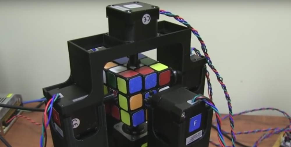 Robot složio kocku za 1,047 sekundi! (VIDEO)