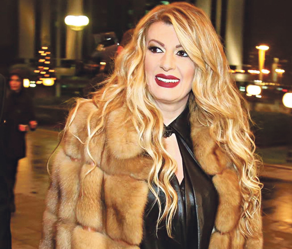 Viki gostima služila picu za slavu! (FOTO)