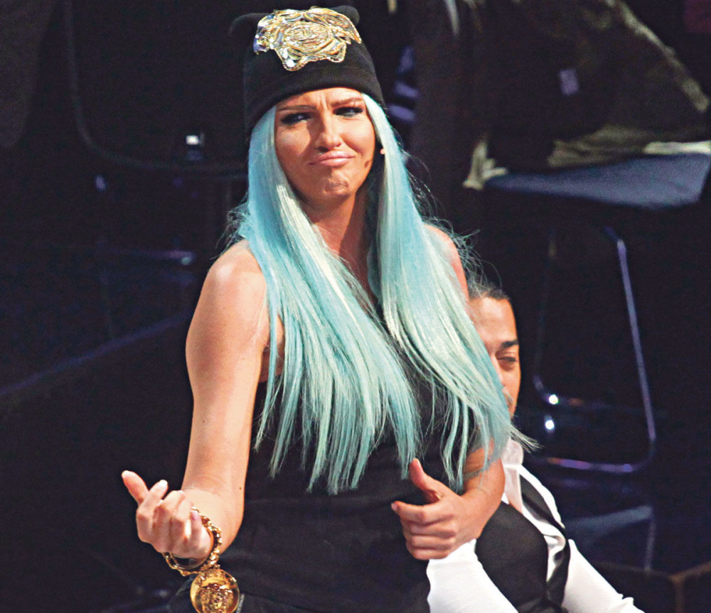 Da li će ovaj poklon razbesneti JK? (VIDEO)