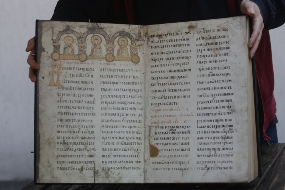 Rusi nam vratili KOPIJU stranice iz jevanđelja