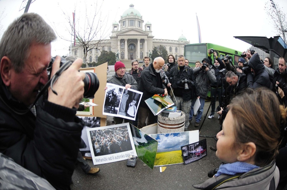 Fotoreporteri cepali fotografije! (FOTO)