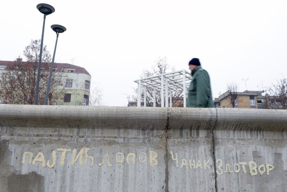 Žvakama protiv Pajtića, Tadića i Čanka