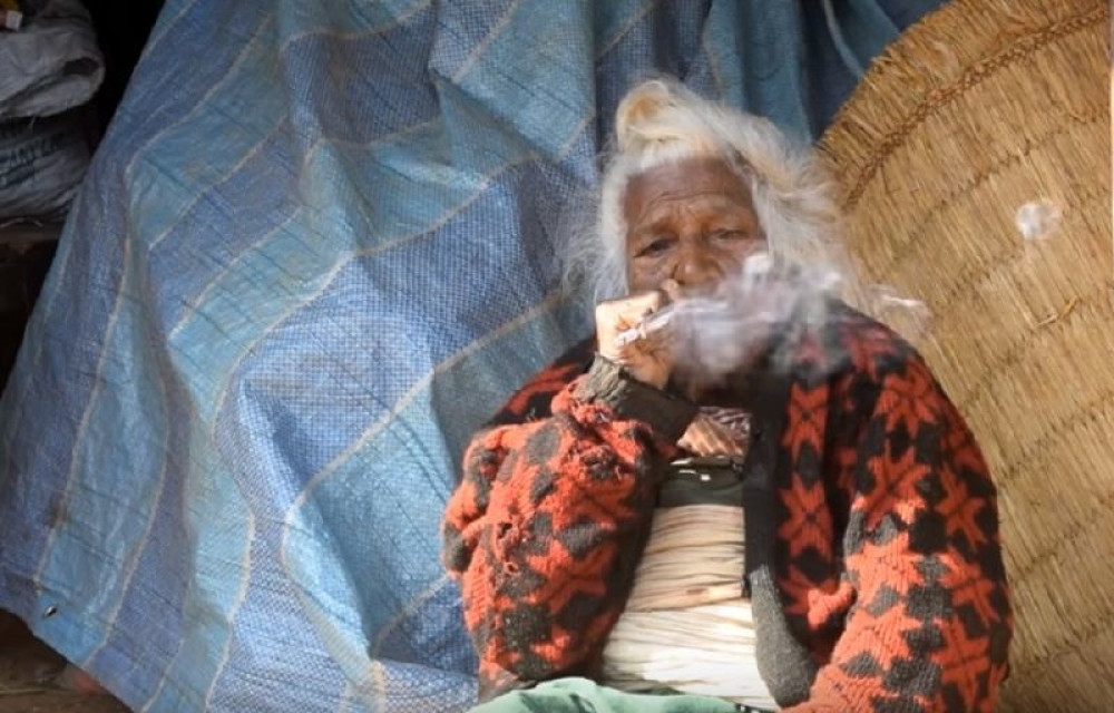 "Nadživela sam decu jer popušim 30 cigara dnevno!" (VIDEO)