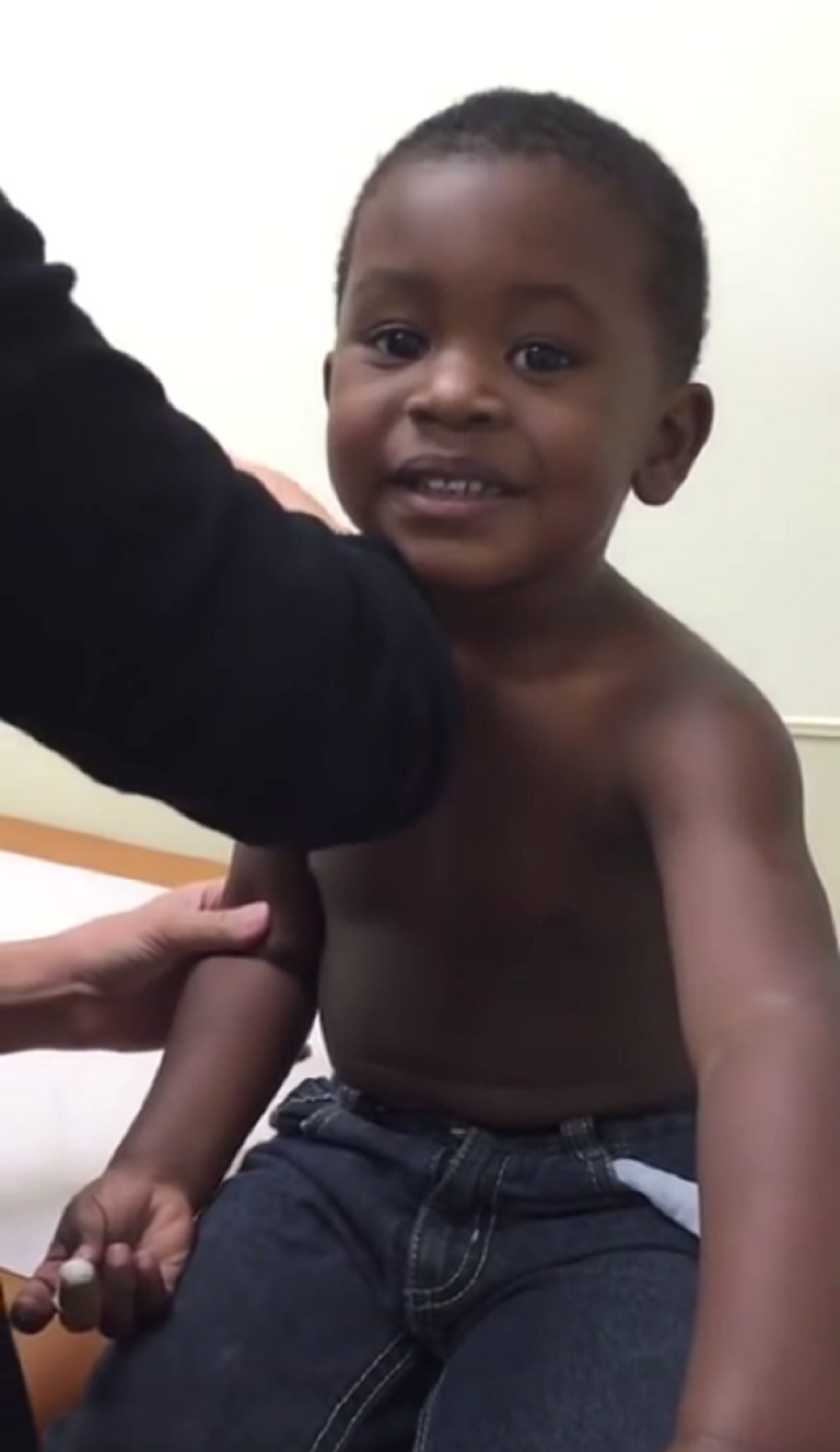 Najhrabriji klinac koji je primio vakcinu! (VIDEO)