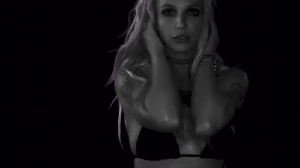 Crno-beli video Britni Spirs mami uzdahe(VIDEO)