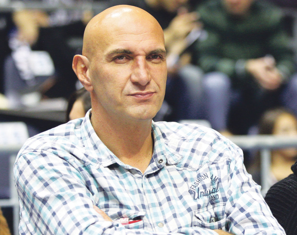 Džaba Pekoviću mišići kad se svima sklanja