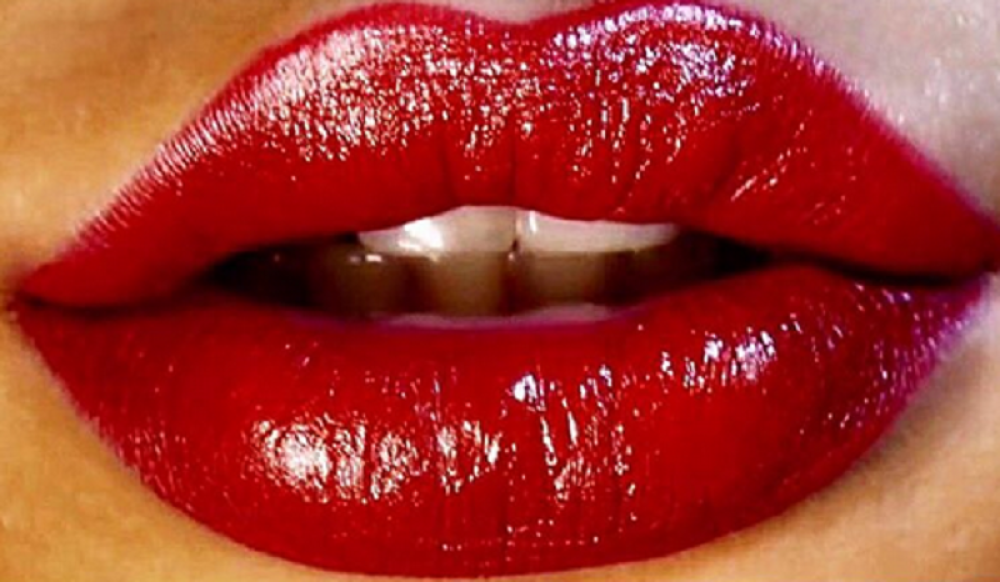 Fina Nišlijka (19) se smuvala sa mladićem u Beču, osetila je čudne promene u ustima, a onda je policija uletela u stan i pronašla UŽAS