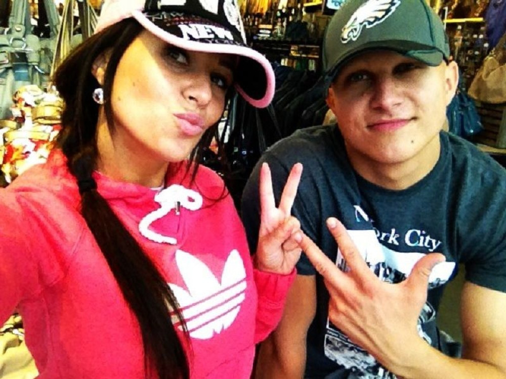 Pogledajte devojku Stanijinog brata (FOTO)