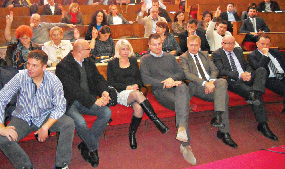 Dveri sa DSS ruše Veljinog brata!