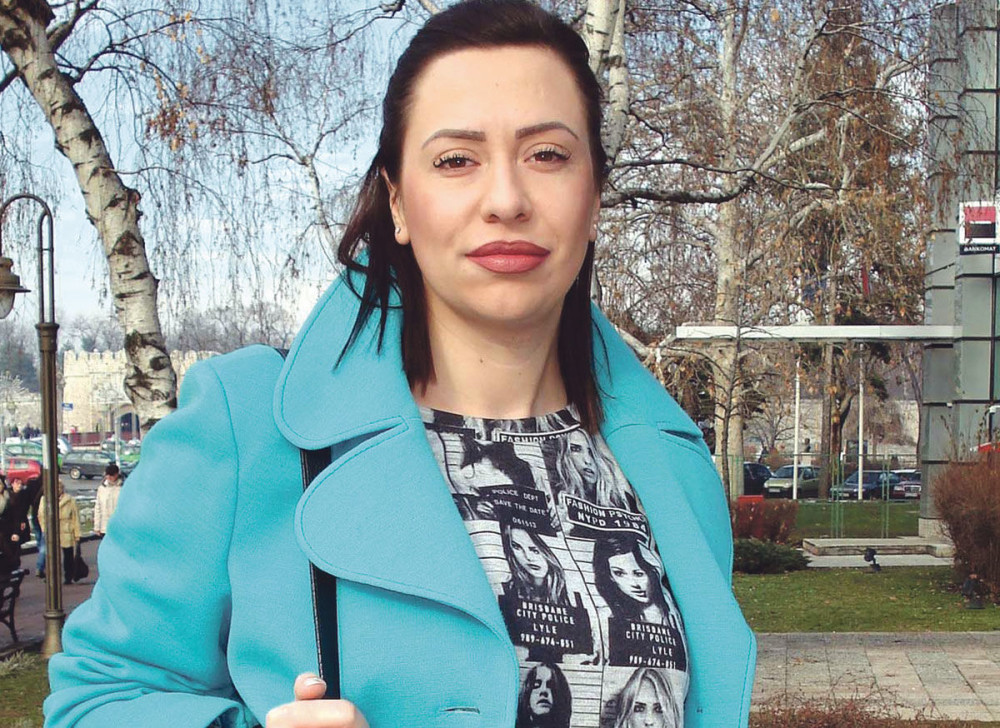 Montirali joj sliku na profil prostitutke!