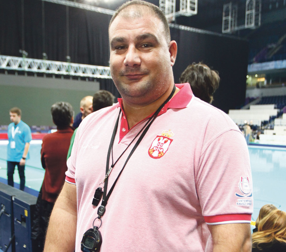 Ko je bog iz bazena?