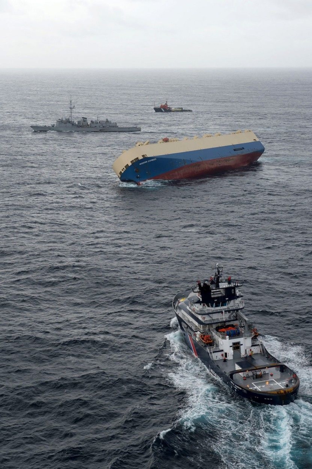 Teretni brod tone kod francuske obale