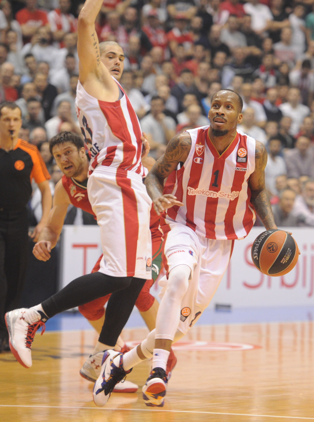 Lokomotiva torpedovala umornu Zvezdu!