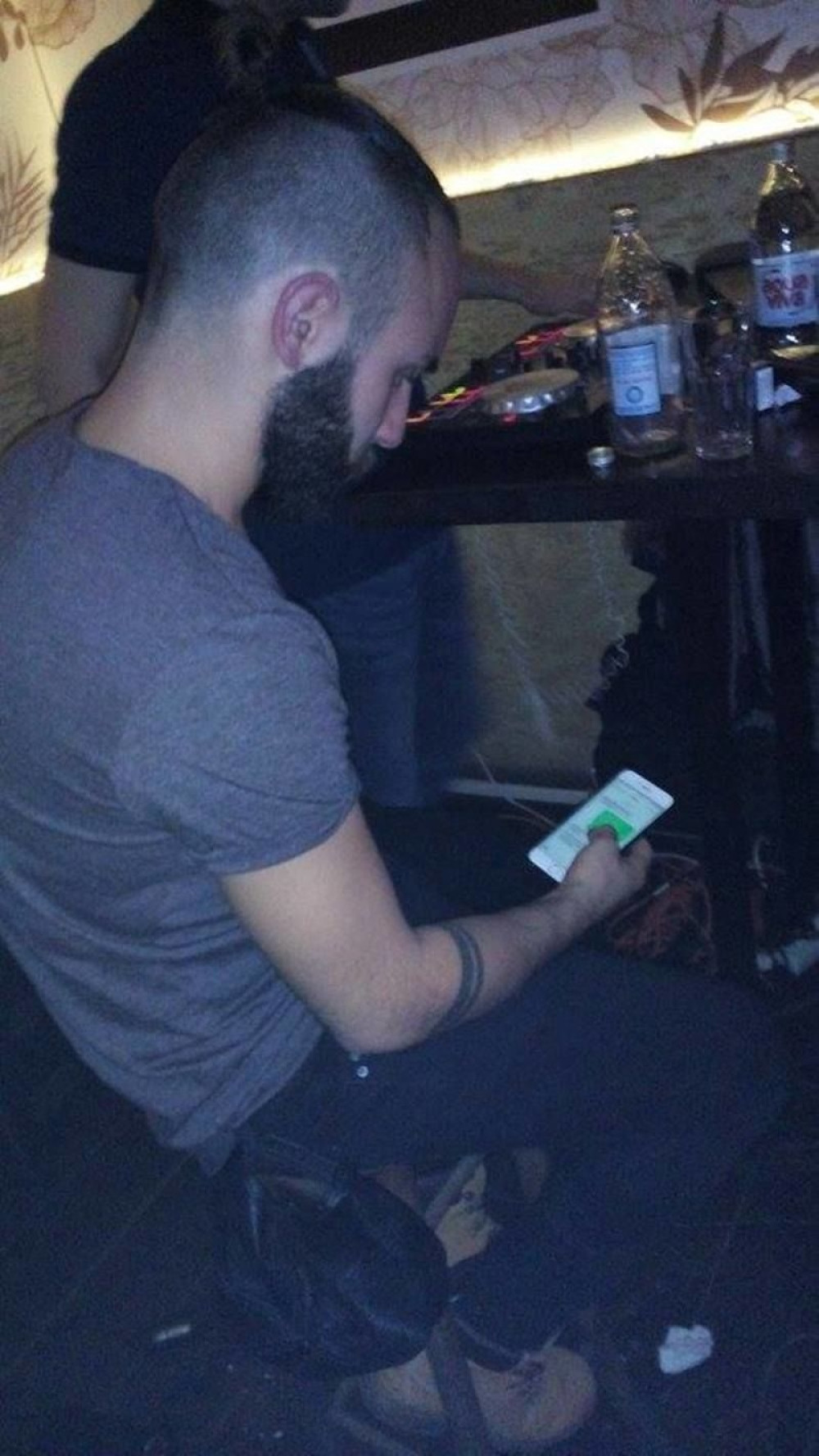 Filip uznemirava studentkinju polnim organom! (FOTO)