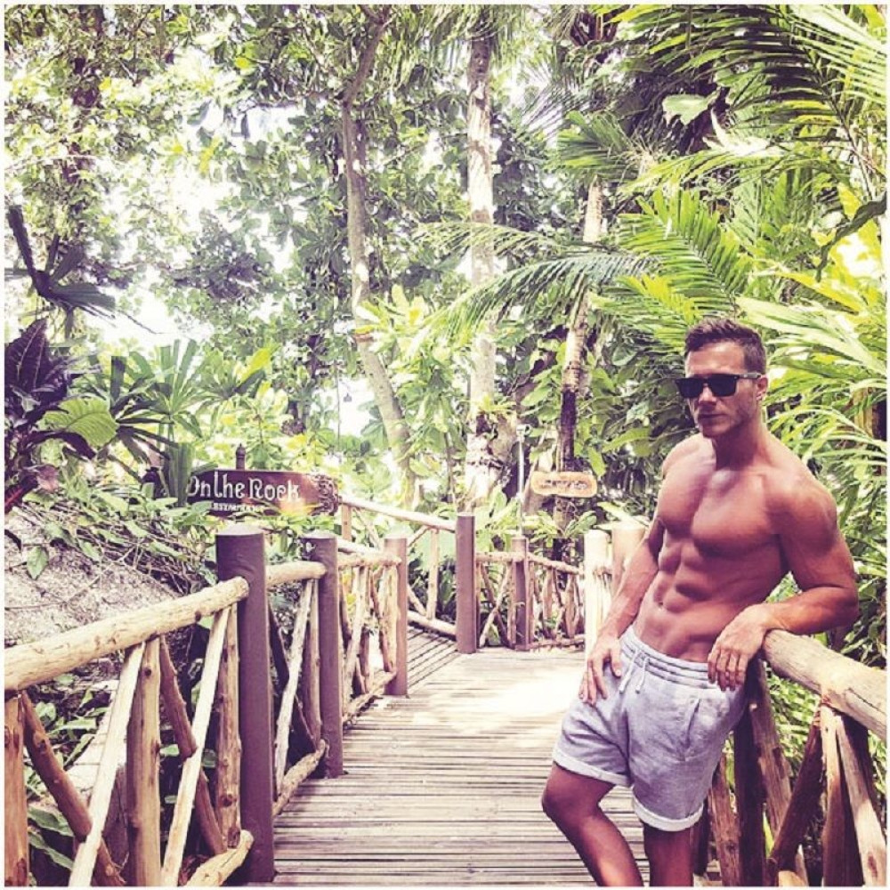 Saša preplanuo u Tajlandu