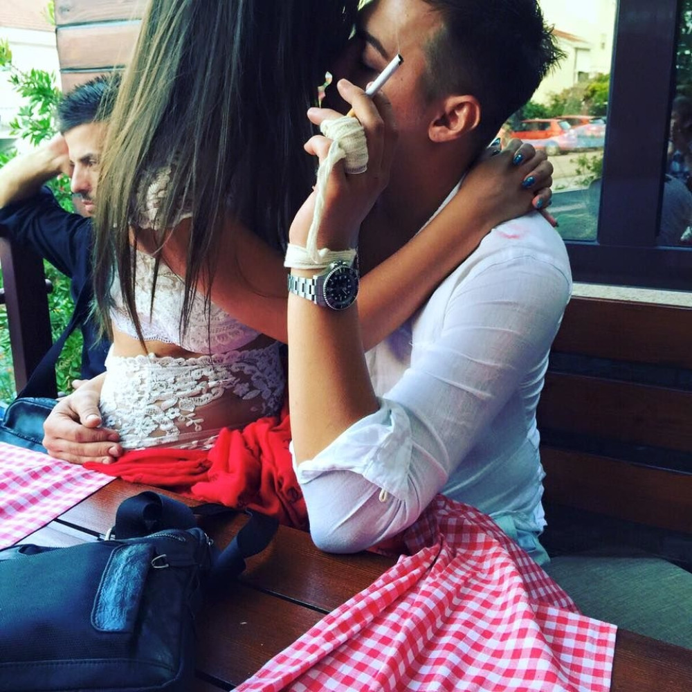 Hteli da pokažu koliko se vole, ali svima je ovo zapalo za oko!